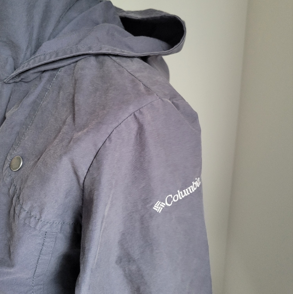 Columbia Lightweight Jacket - Picture 3 of 11